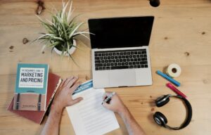 How Can Influencers Show Glamour and Class Selling on Instagram